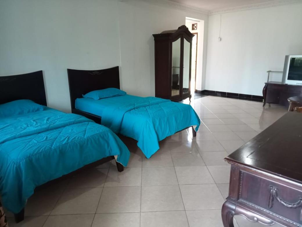 Aries Biru & 4* Puncak